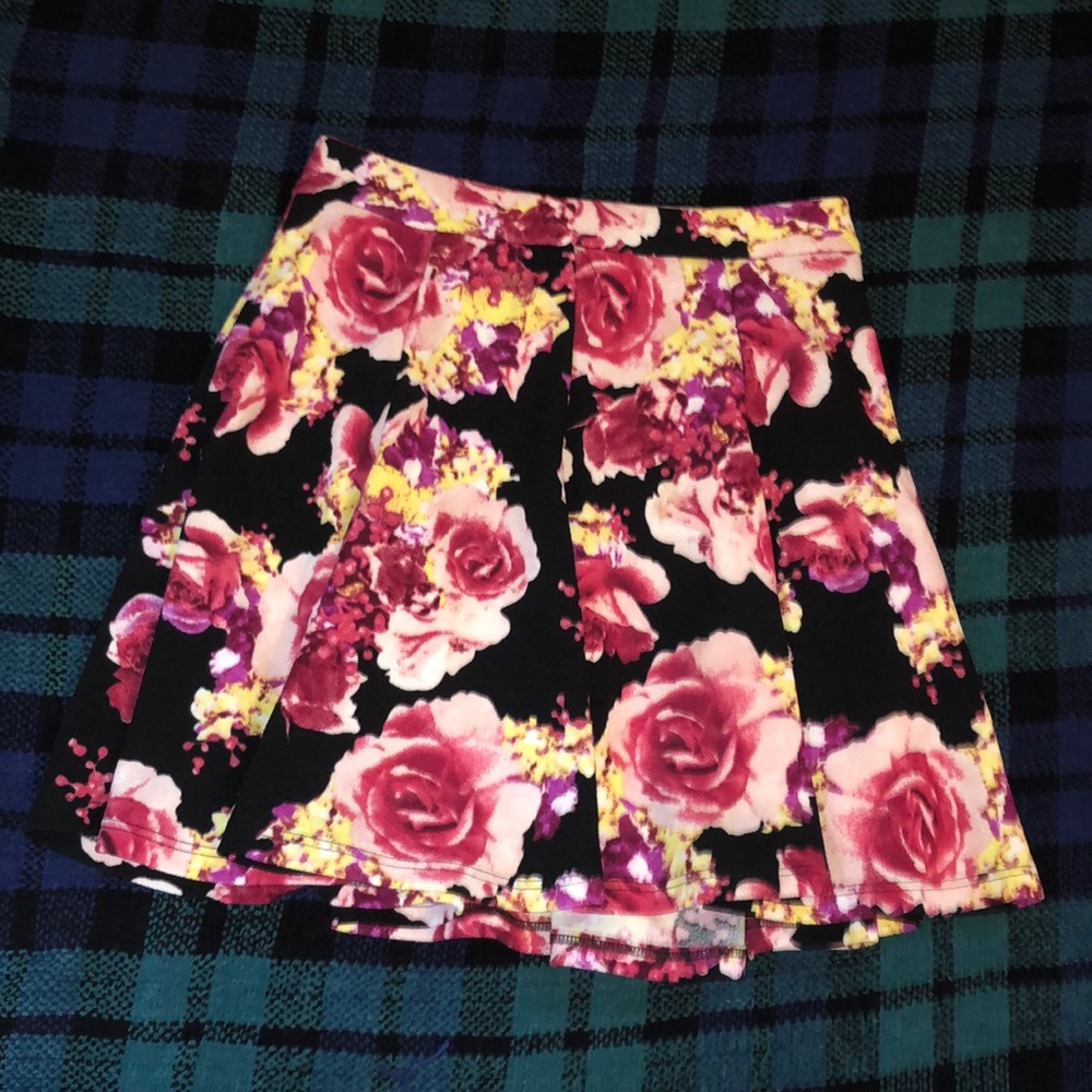 Floral pleated skirt
